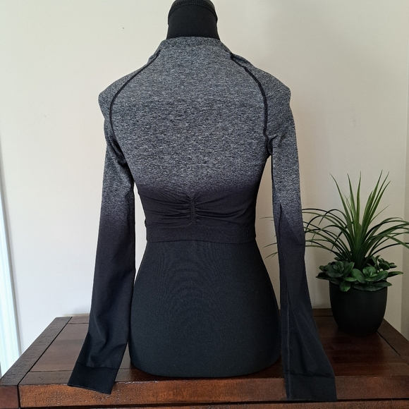 Gymshark Adapt Ombre Crop Top Grey Black Size Small Active Top Long Sleeved - Picture 3 of 15